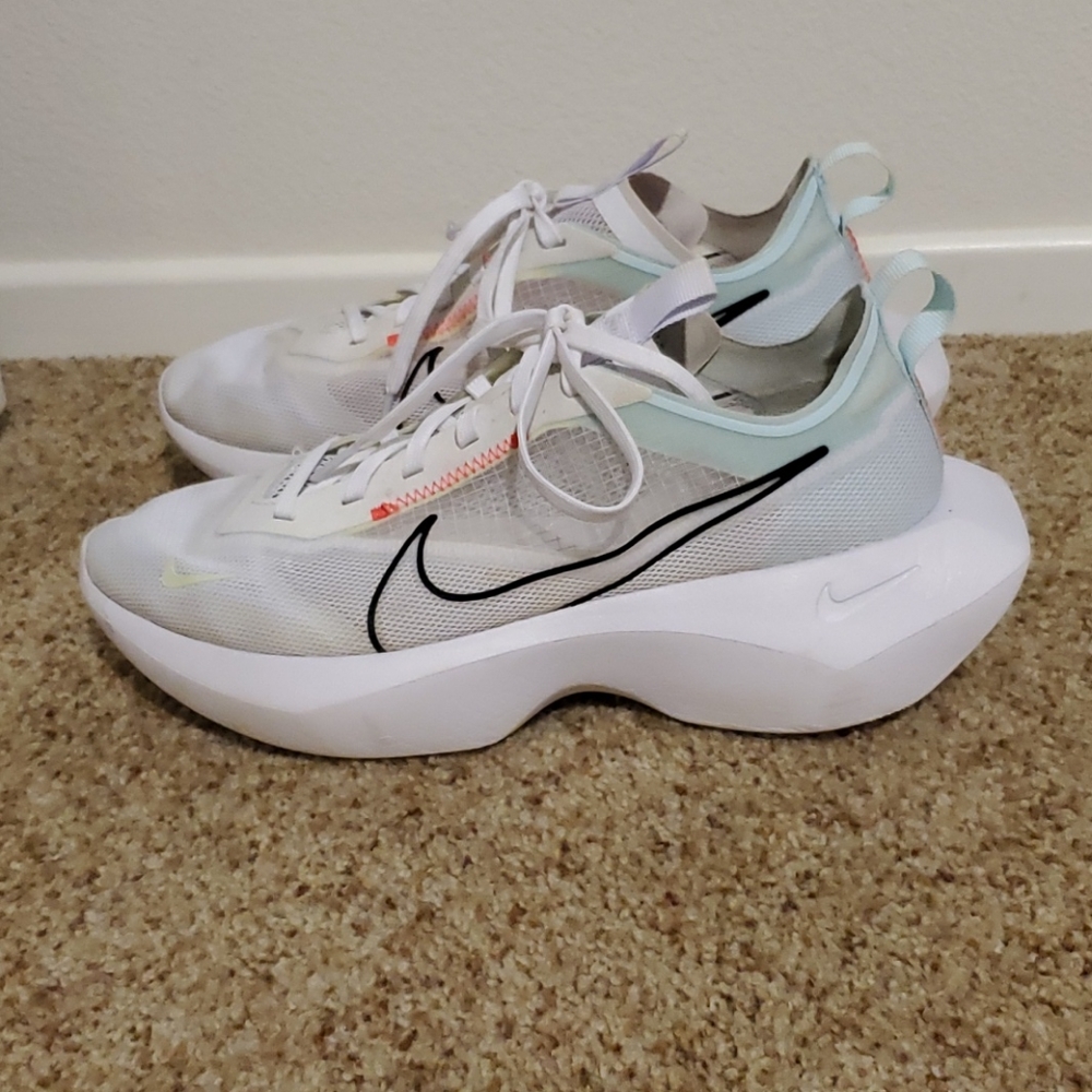 Nike  womens Vista Light